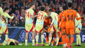 Hà Lan và Tây Ban Nha đã chiến đấu quyết liệt tới phút cuối cùng