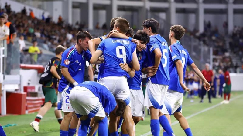 Nicolo Barella là điểm sáng duy nhất trong đội hình của Italia Nicolo Barella là điểm sáng duy nhất trong đội hình của Italia