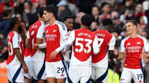 Arsenal và PSG đều đã có bước tiến bộ ở giai đoạn knockout