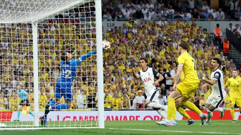 Tottenham bảo vệ lợi thế vững chắc Tottenham bảo vệ lợi thế vững chắc