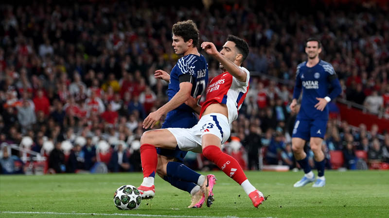 PSG chọc thủng lưới Raya ở phút thứ 3 PSG chọc thủng lưới Raya ở phút thứ 3