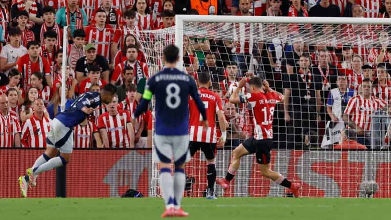 Man United có khởi đầu thuận lợi cùng 2 bàn dẫn trước Man United có khởi đầu thuận lợi cùng 2 bàn dẫn trước